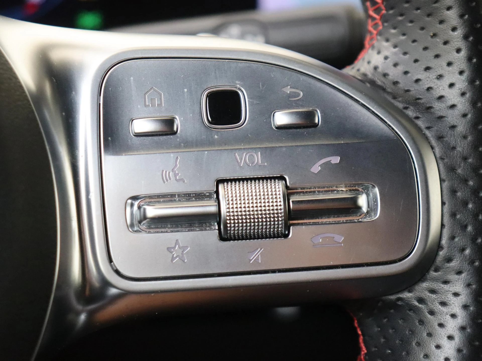 Mercedes-Benz-B-Klasse-image-12