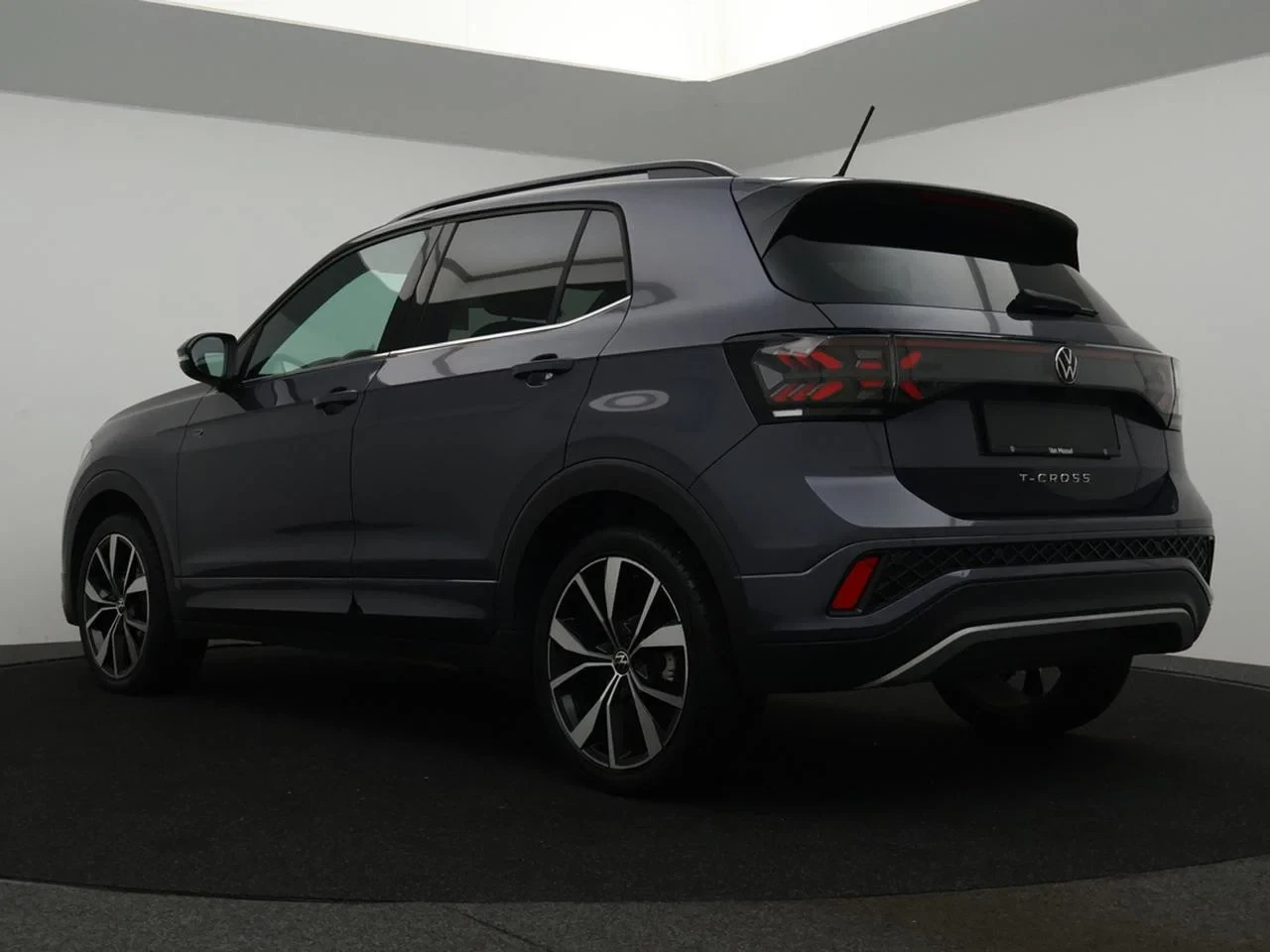 Volkswagen-T-Cross-image-2