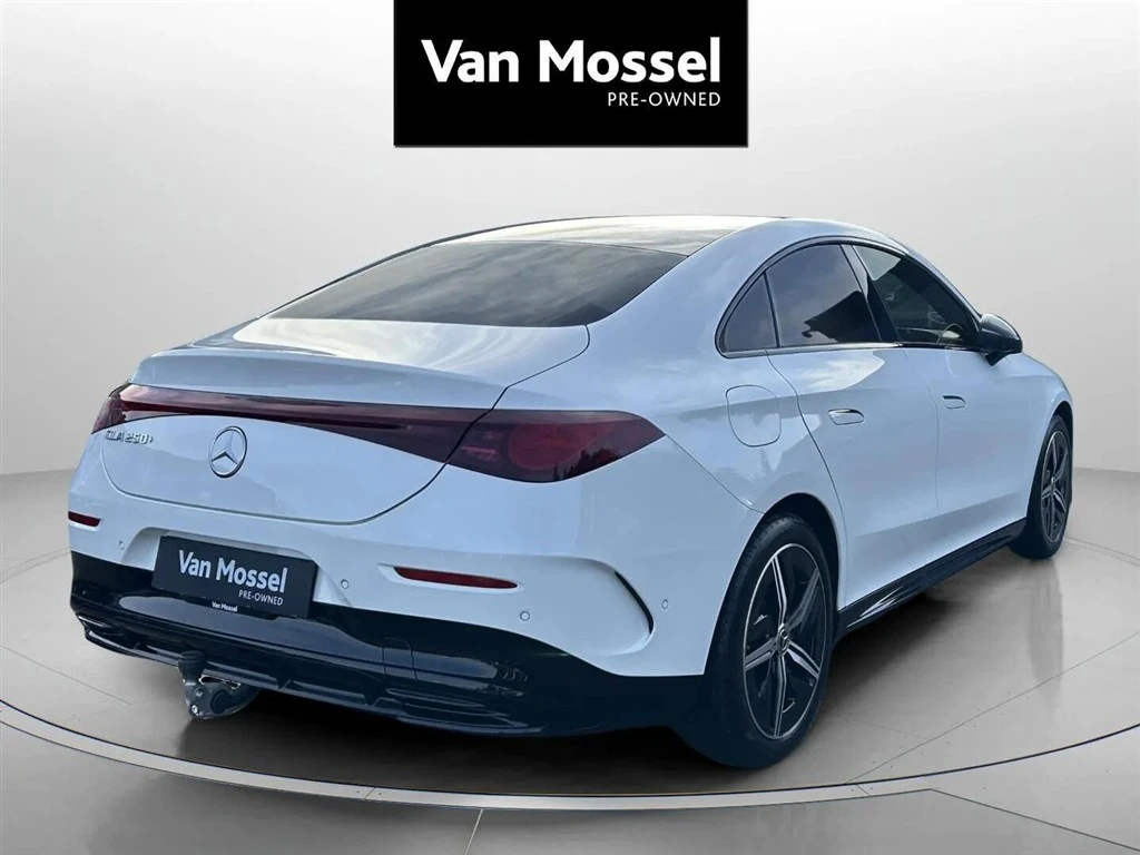 Mercedes-Benz-CLA-image-4