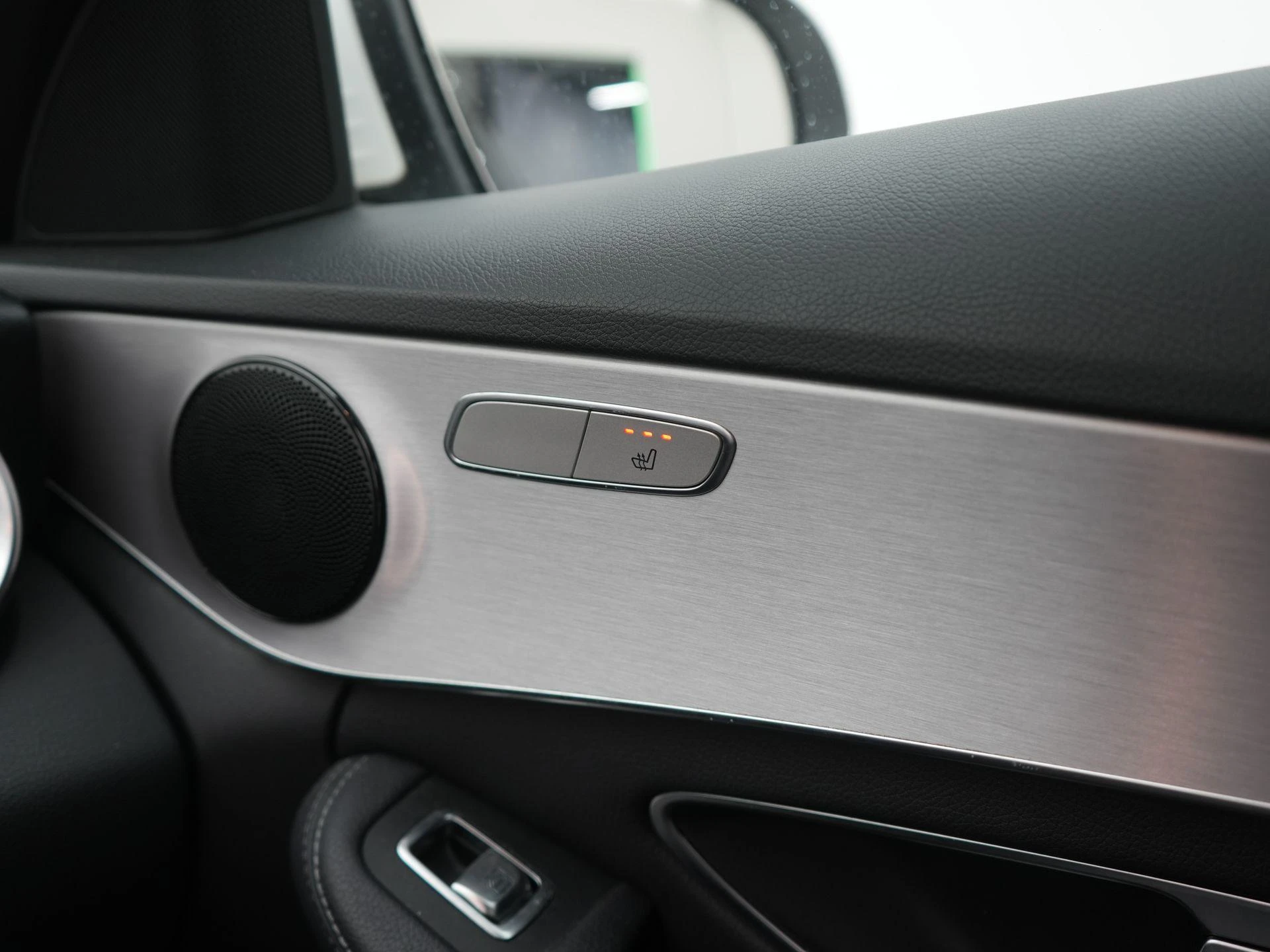 Mercedes-Benz-C-Klasse-image-39