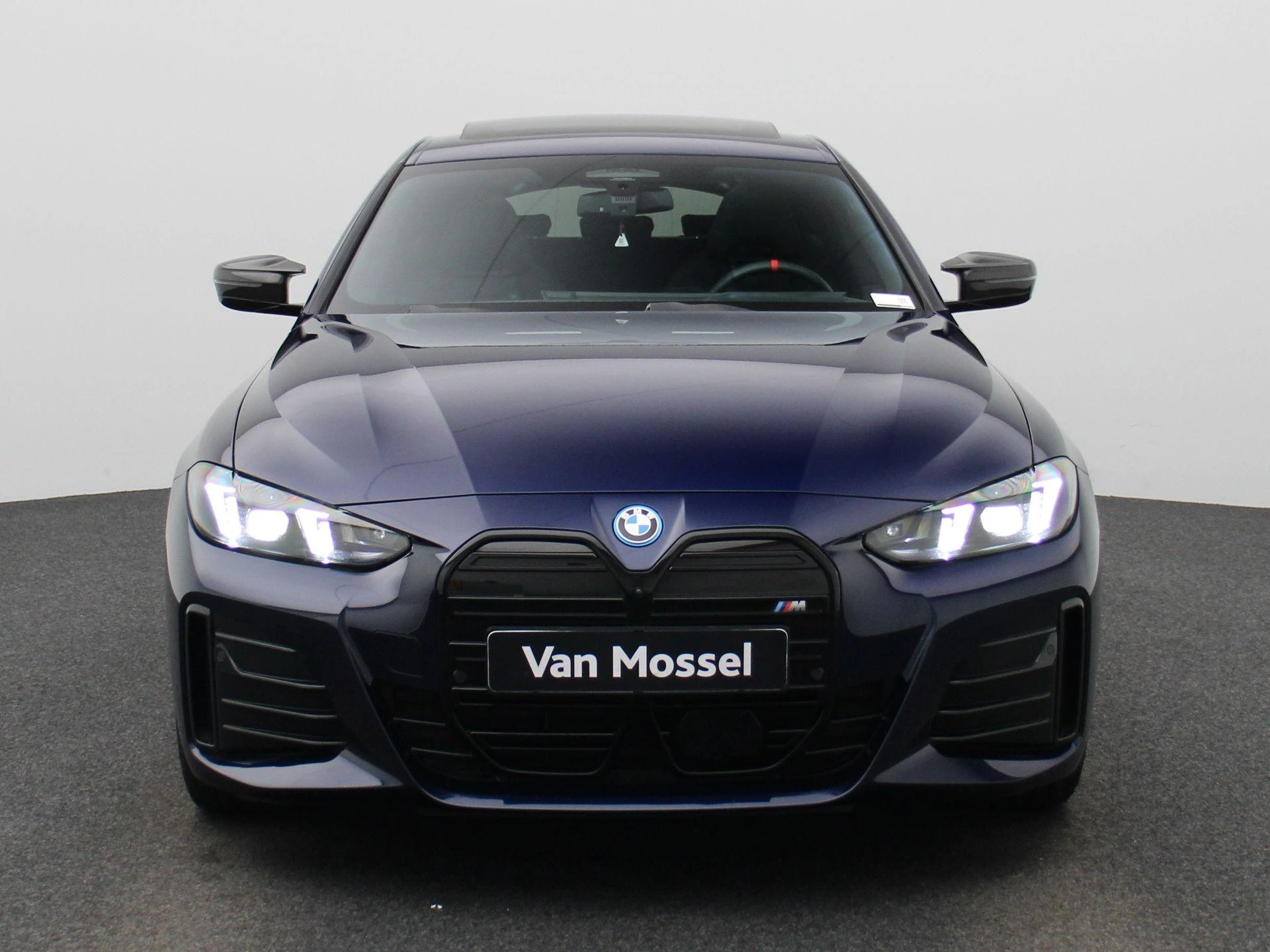 BMW-i4-image-2