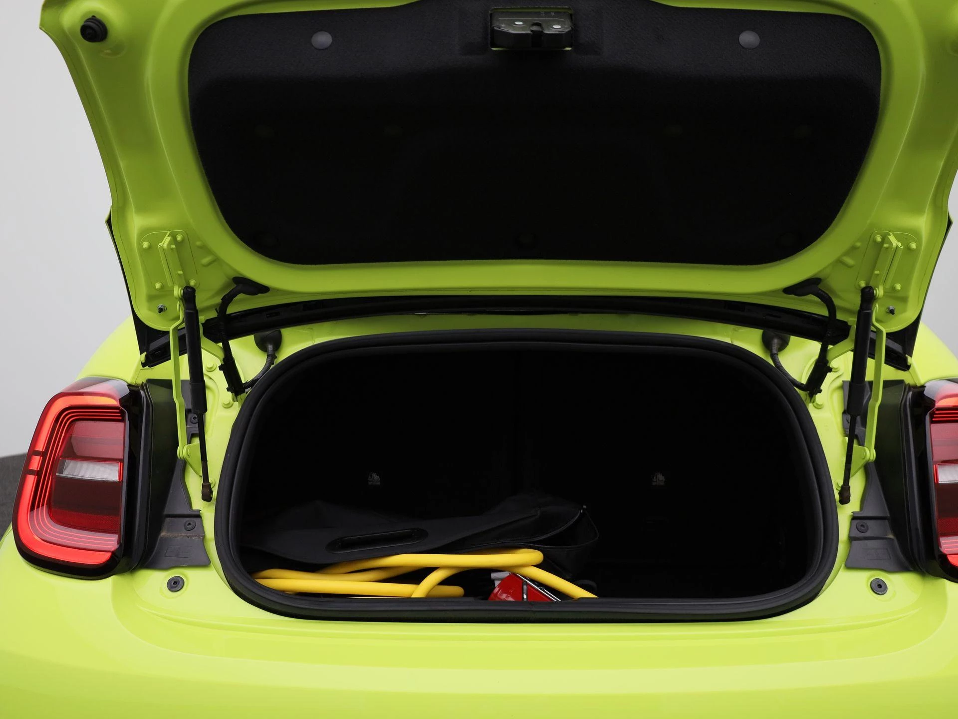 Abarth-500C-image-14