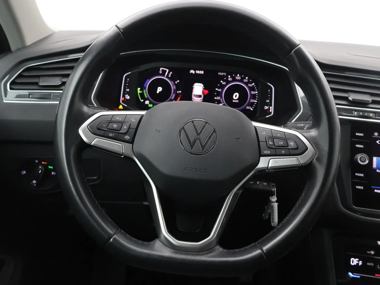 Volkswagen-Tiguan-image-10