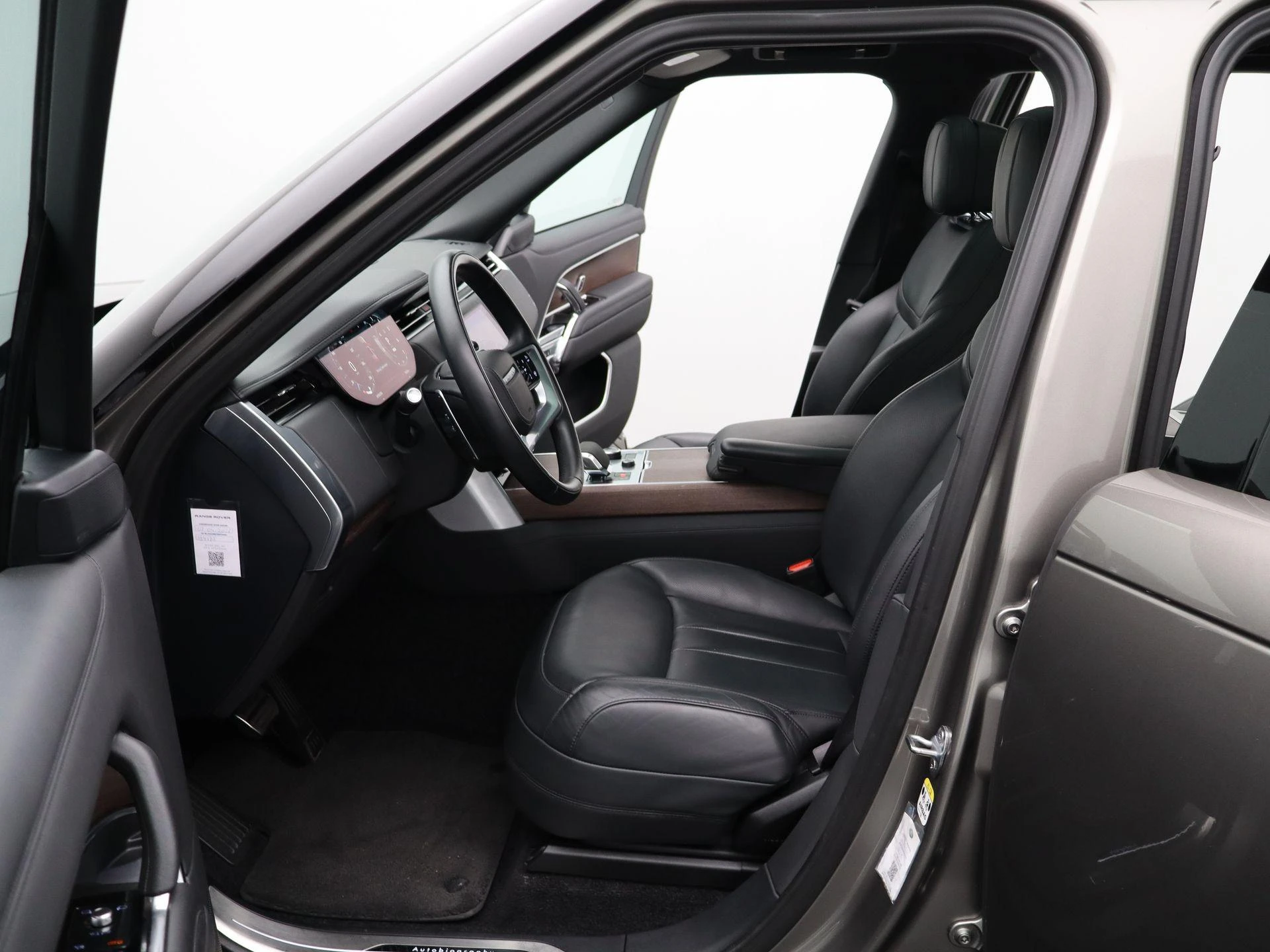 Land Rover-Range Rover-image-28