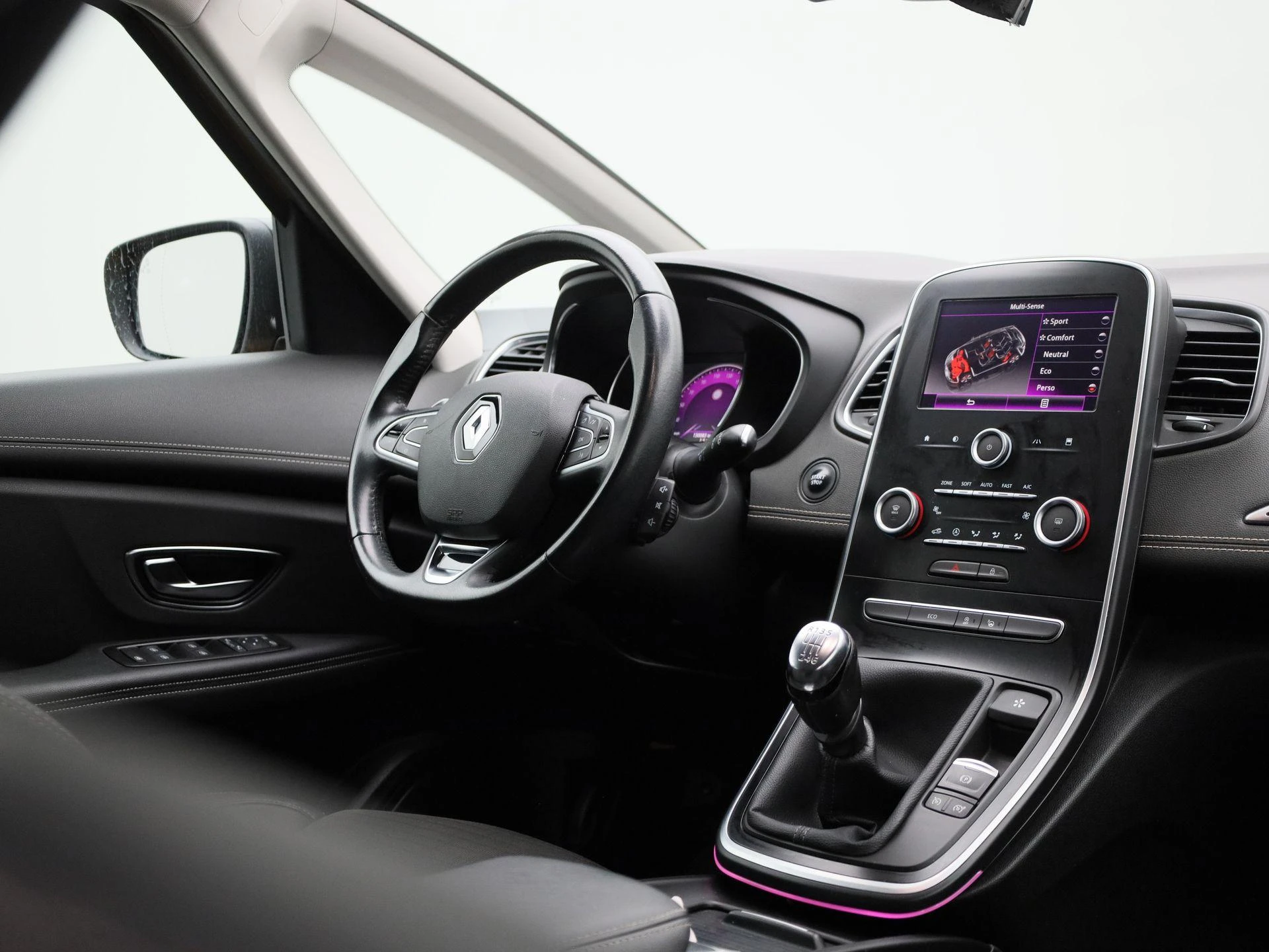 Renault-Scénic-image-31