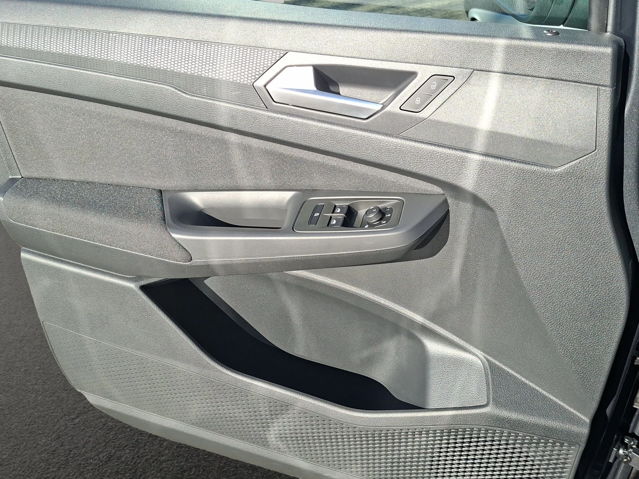 Ford Tourneo Connect Active 2.0 EB Aut. | LED | AHK | Pano | RFK | SHZ | LMF
