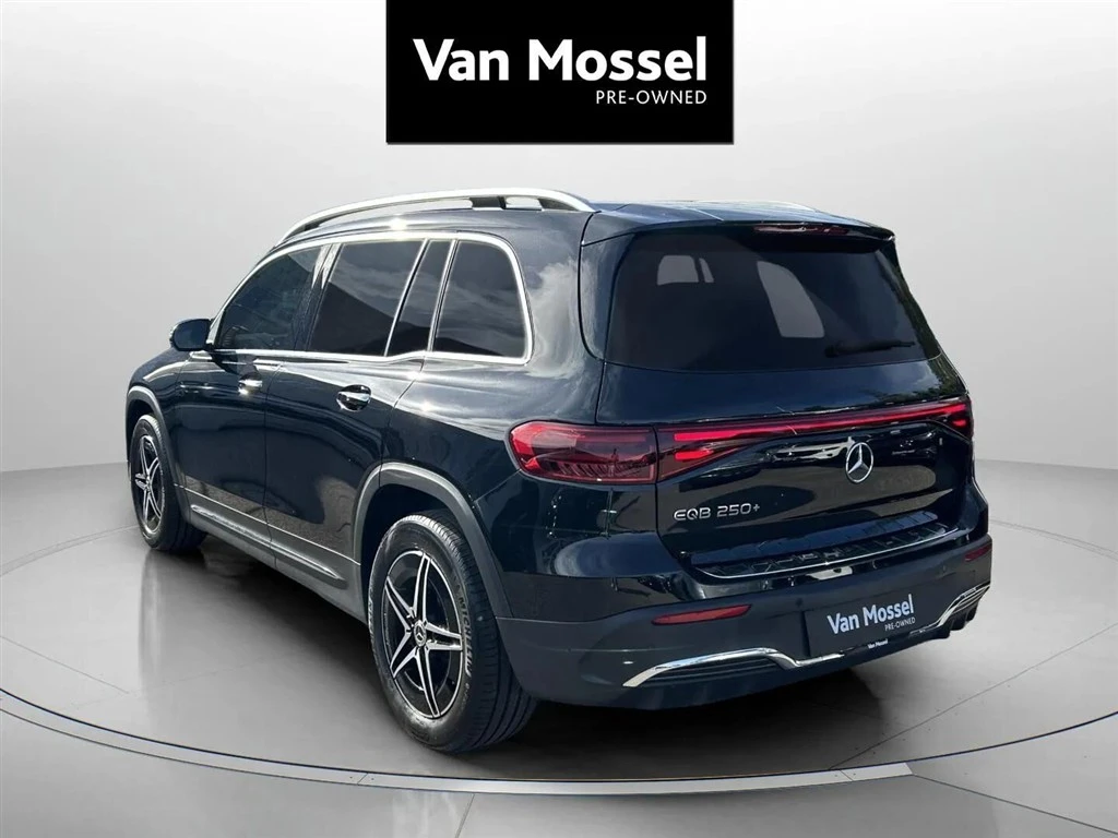 Mercedes-Benz-EQB-image-6
