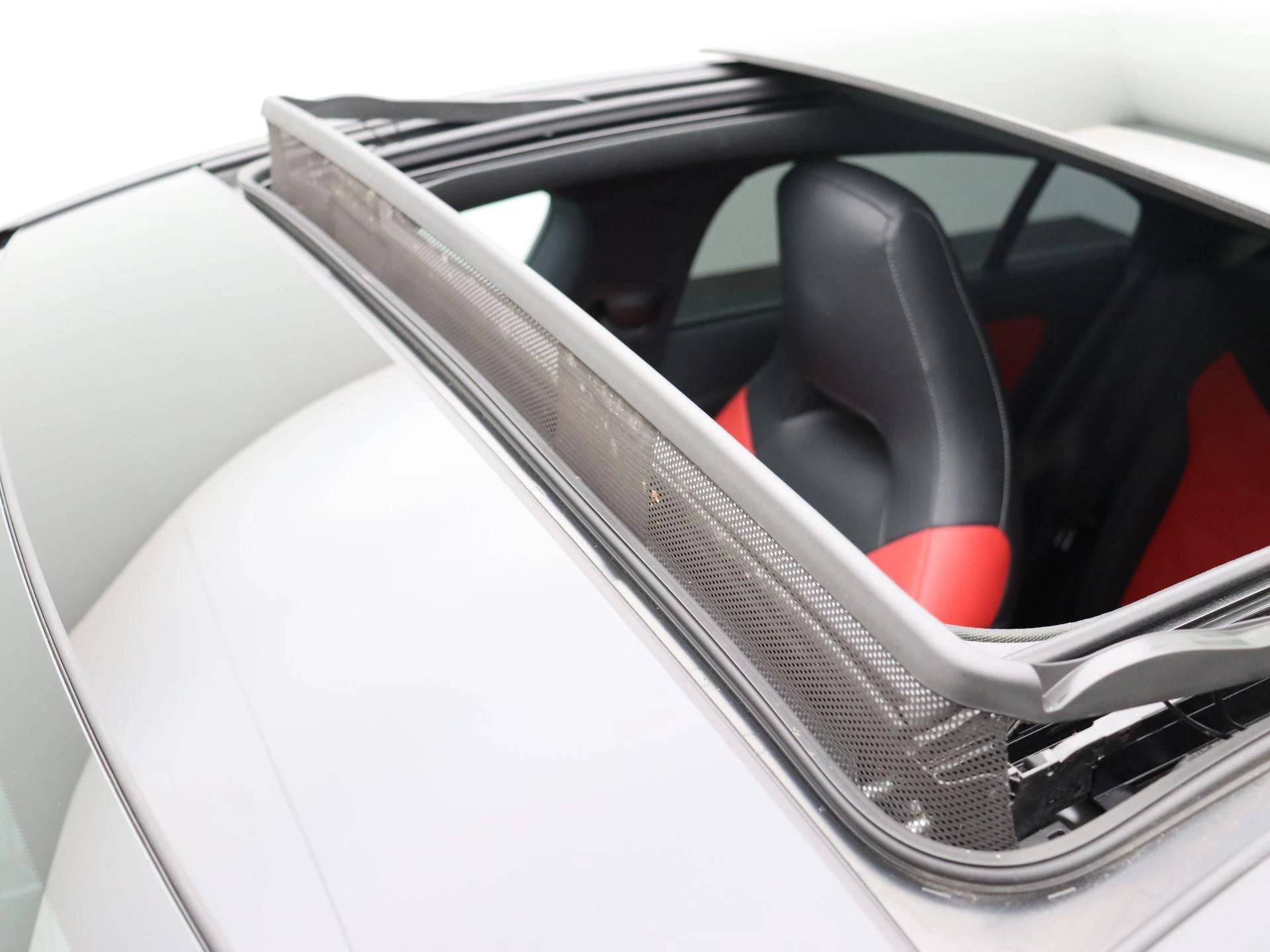 Mercedes-Benz CLA 250 e AMG Line + LEDER + CARPLAY + PANO DAK + HEAD UP + MULTIBEAM