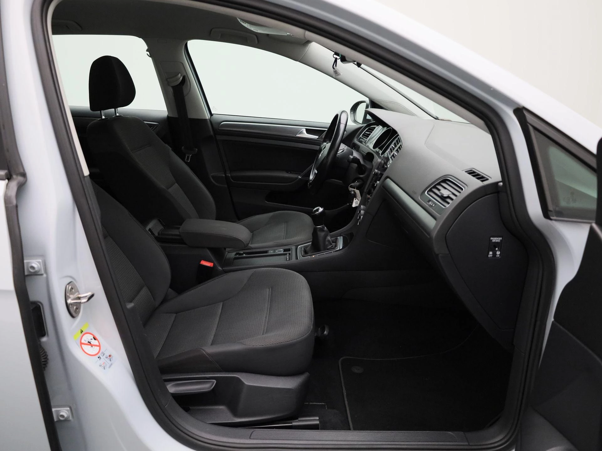 Volkswagen-Golf-image-31
