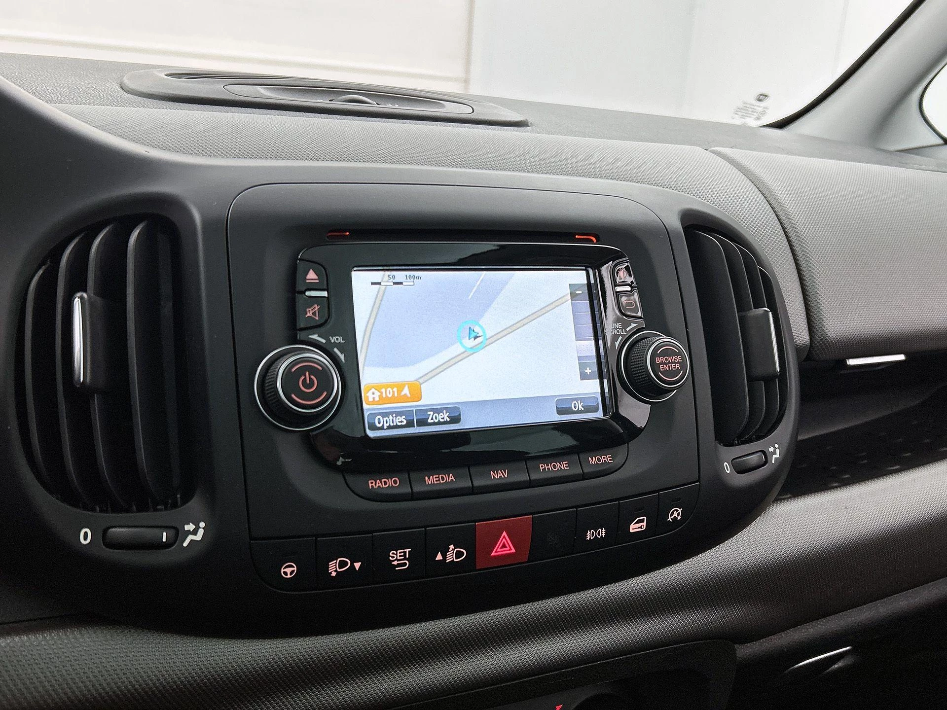 Fiat-500L-image-24
