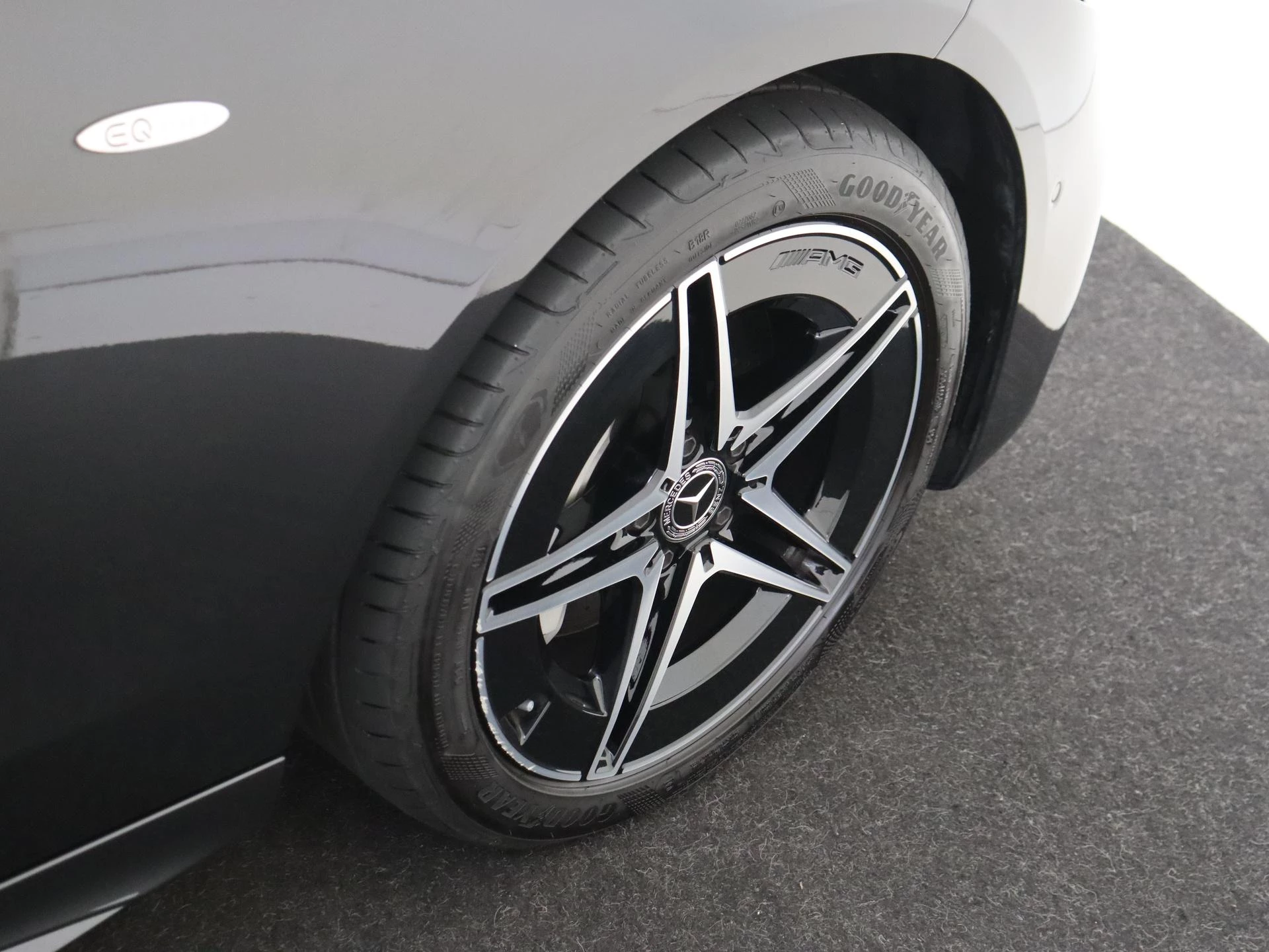 Mercedes-Benz-C-Klasse-image-9