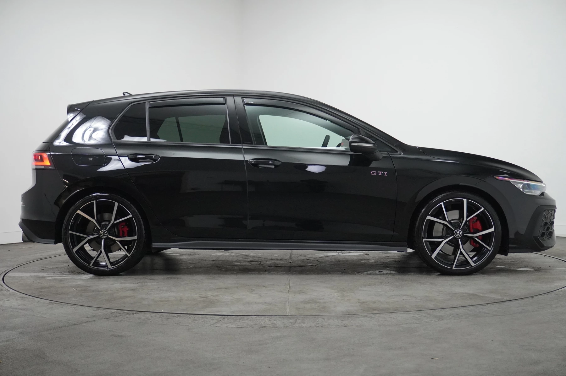 Volkswagen-Golf-image-3