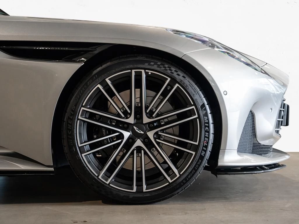 Aston Martin-DB12-image-3