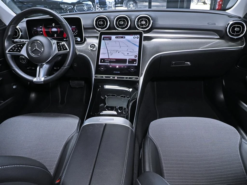 Mercedes-Benz-C-Klasse 300-image-13