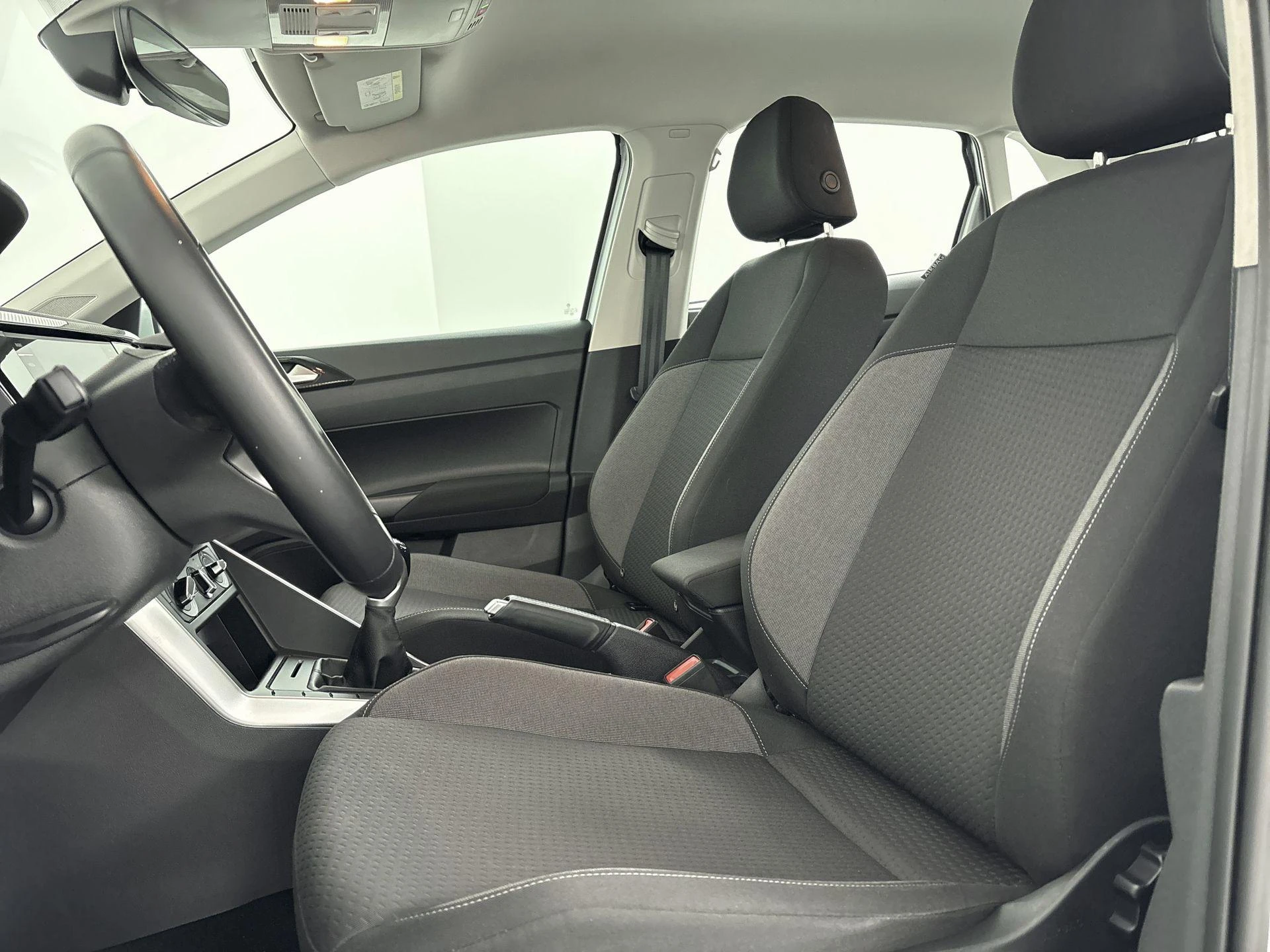 Volkswagen-Polo-image-16