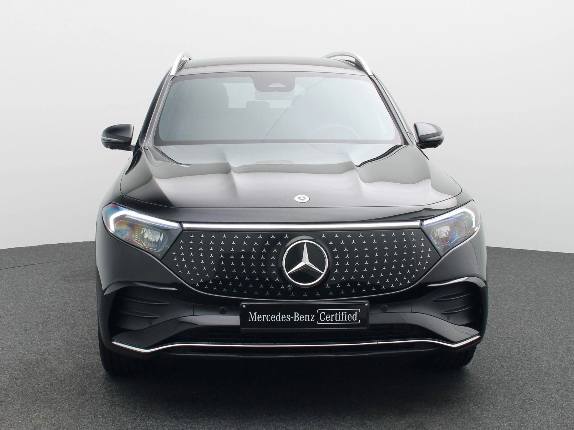 Mercedes-Benz-EQB-image-2