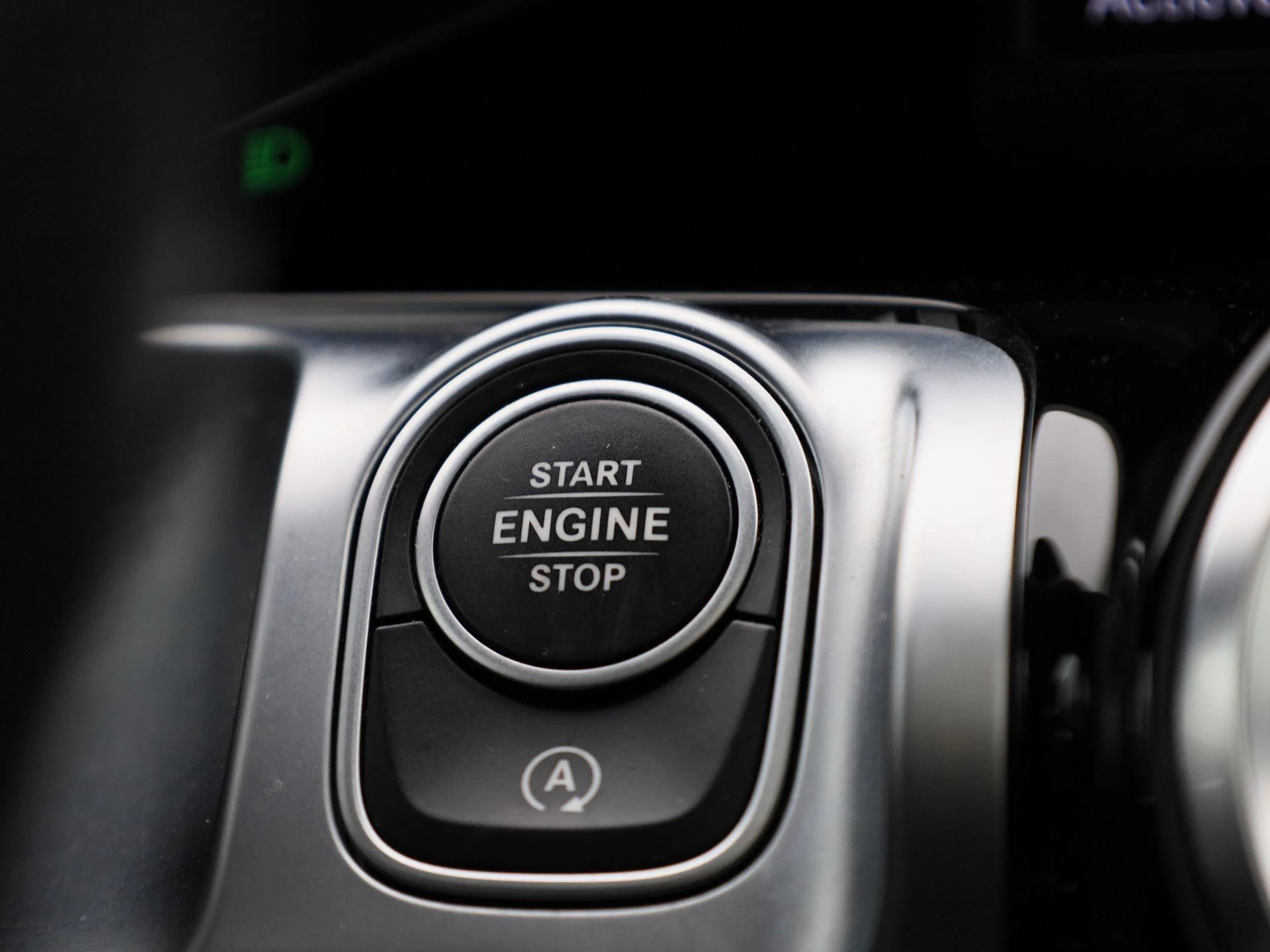 Mercedes-Benz-GLB-image-30