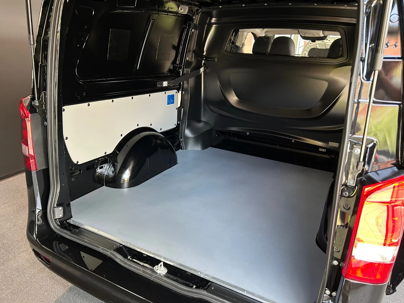 Mercedes-Benz-Vito-image-6