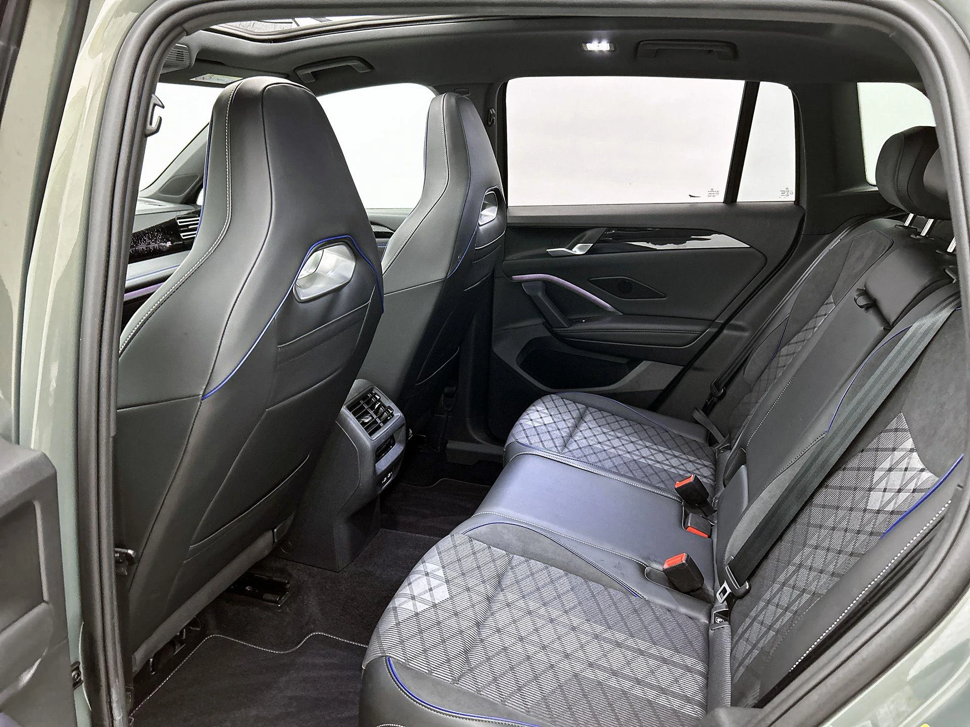 Volkswagen Tiguan 1.5 eHybrid R-Line Business | 204 PK |