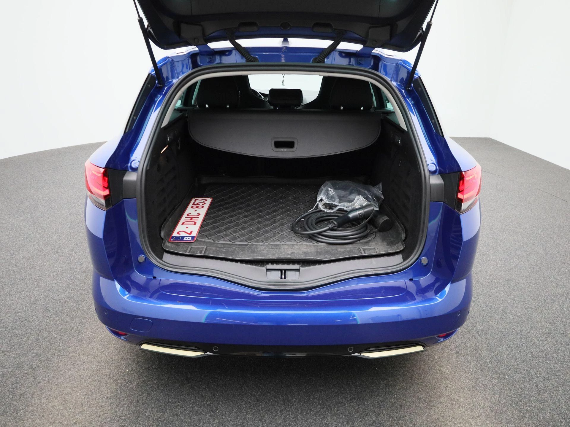 Renault-Megane E-Tech-image-11