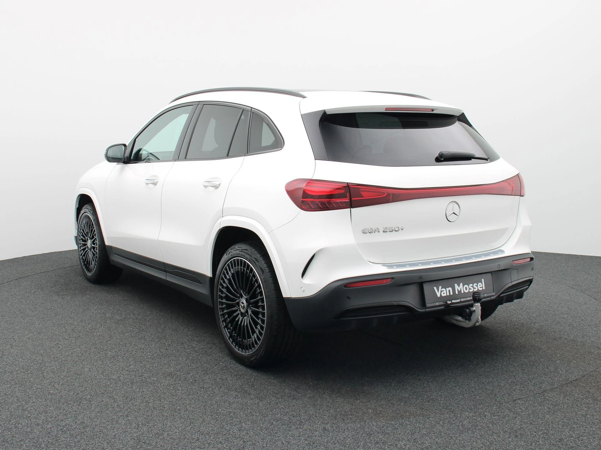 Mercedes-Benz EQA 250+ Star Edition + PANO + TREKHAAK + BURMESTER + HEAD UP +