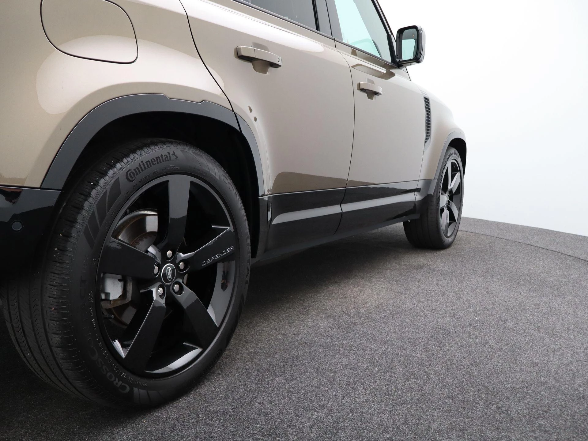 Land Rover Defender 110 2.0 P300e 110 X-Dynamic HSE