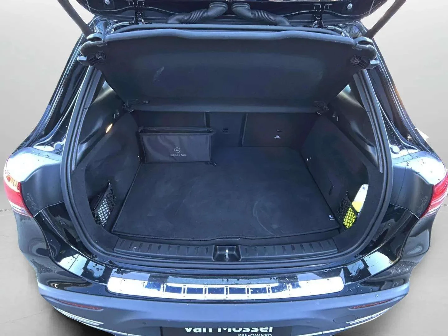 Mercedes-Benz-EQA-image-21