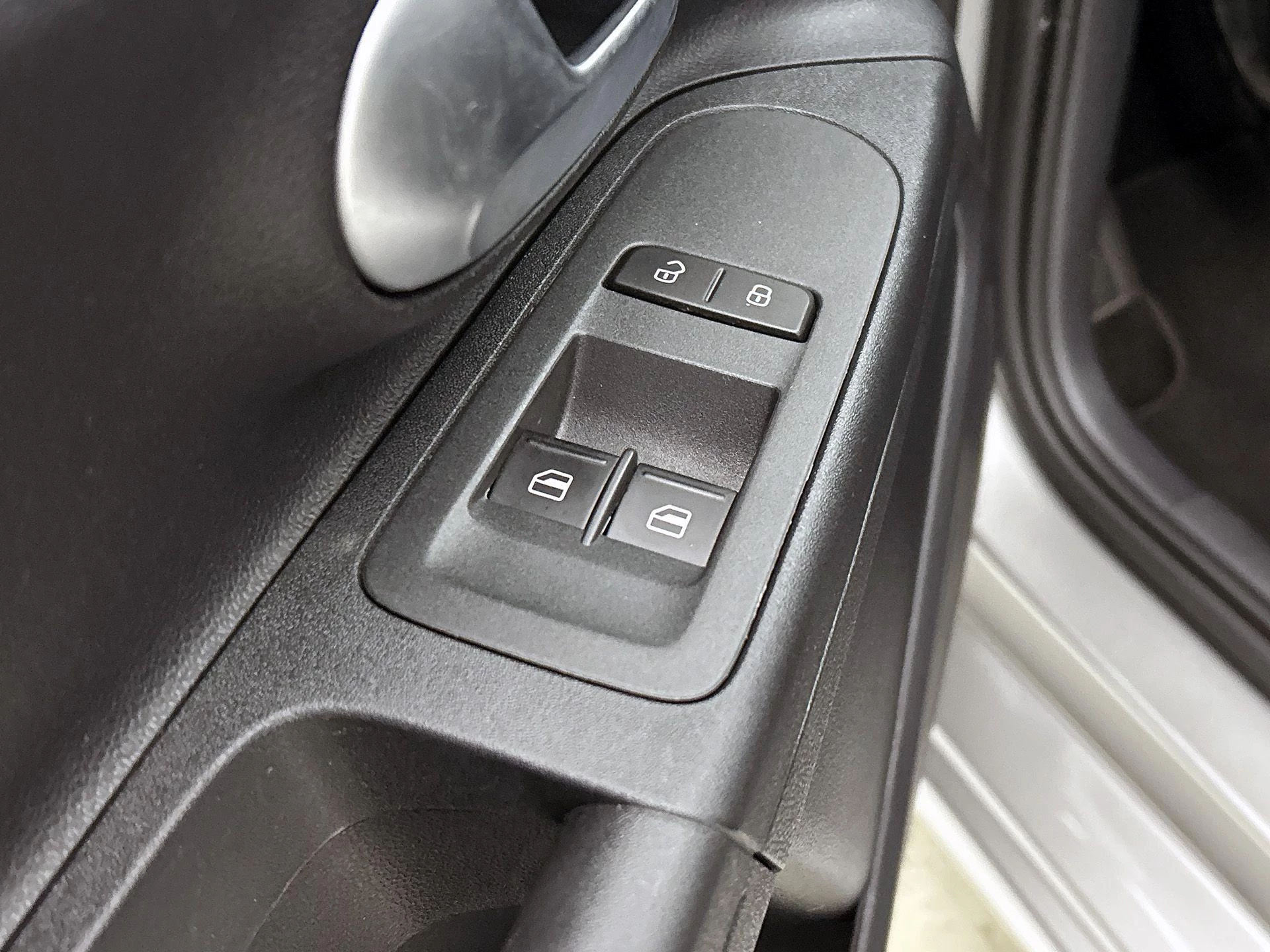 Volkswagen-up!-image-27