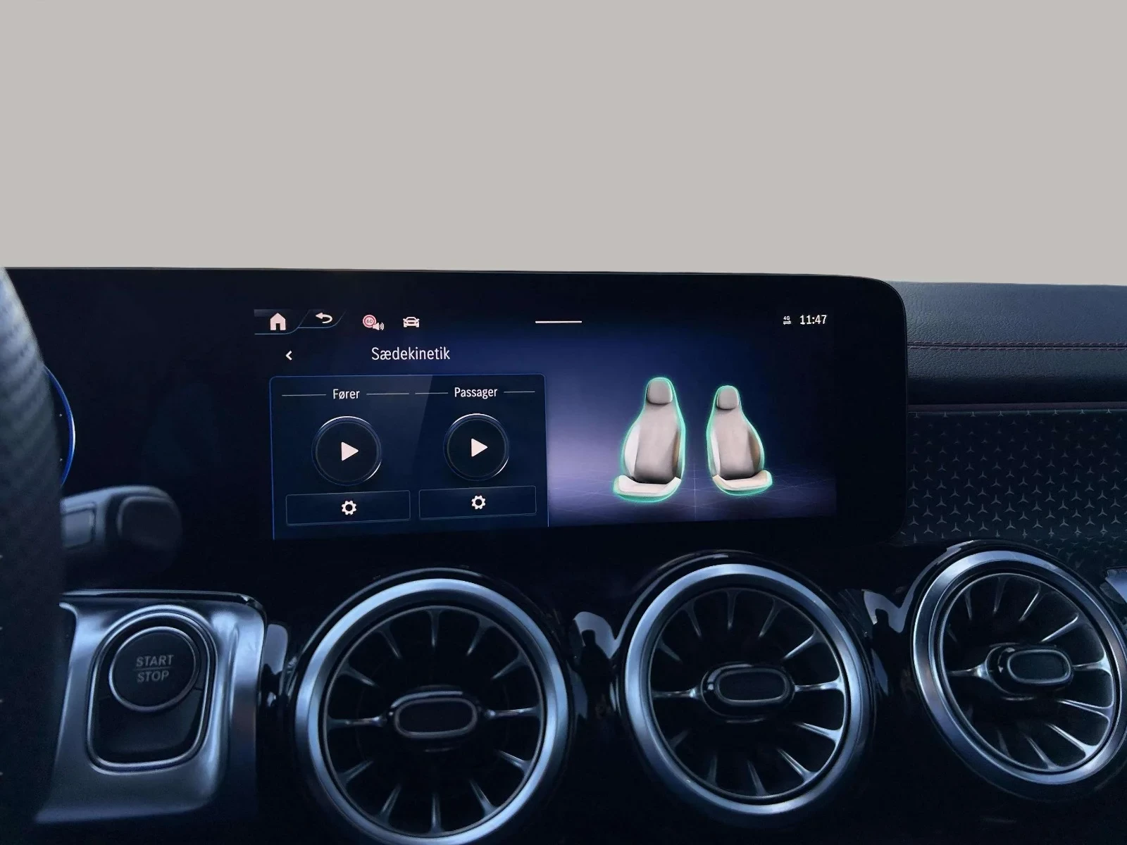 Mercedes-Benz-EQB-image-18