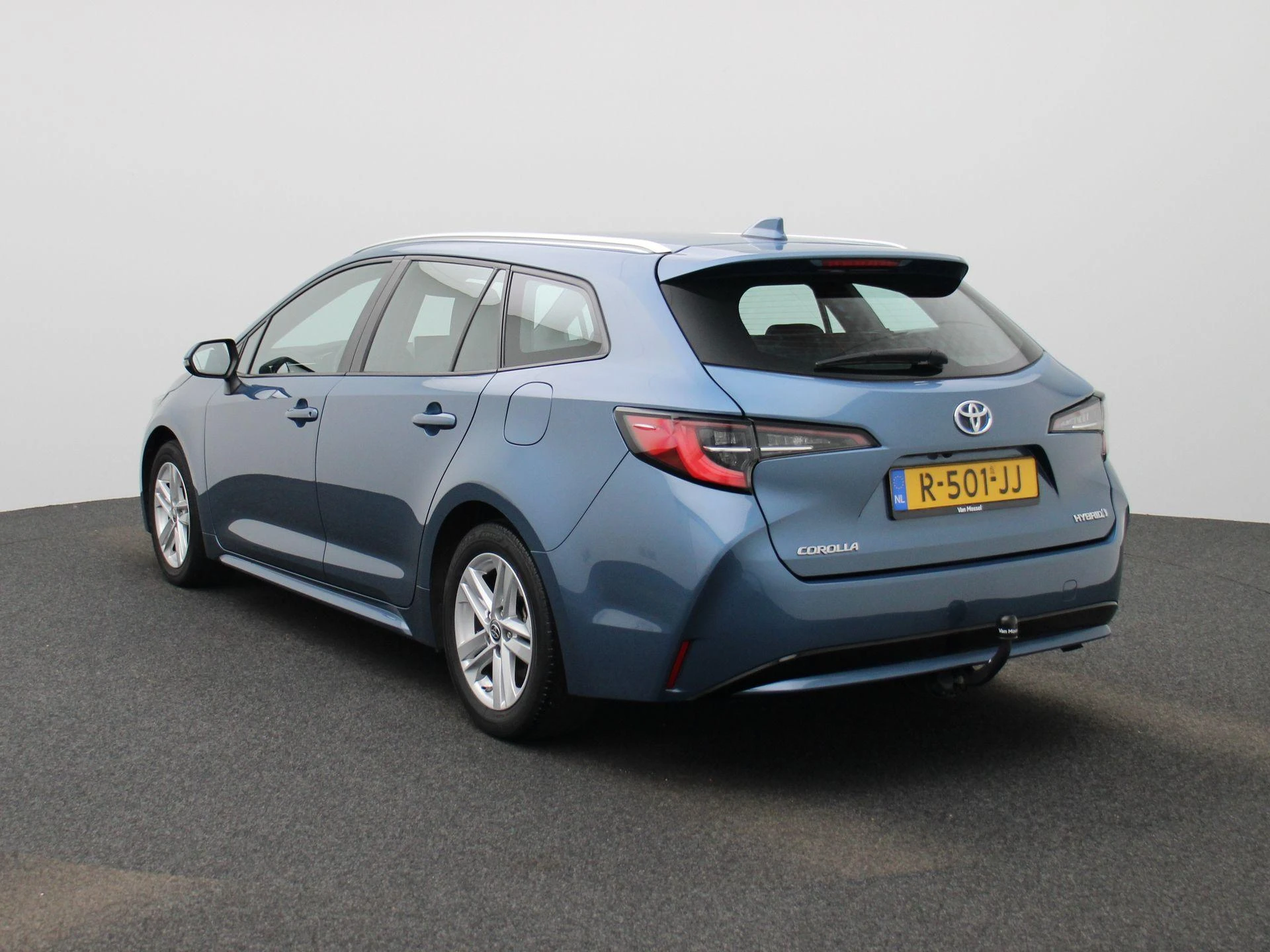 Toyota-Corolla Touring Sports-image-3