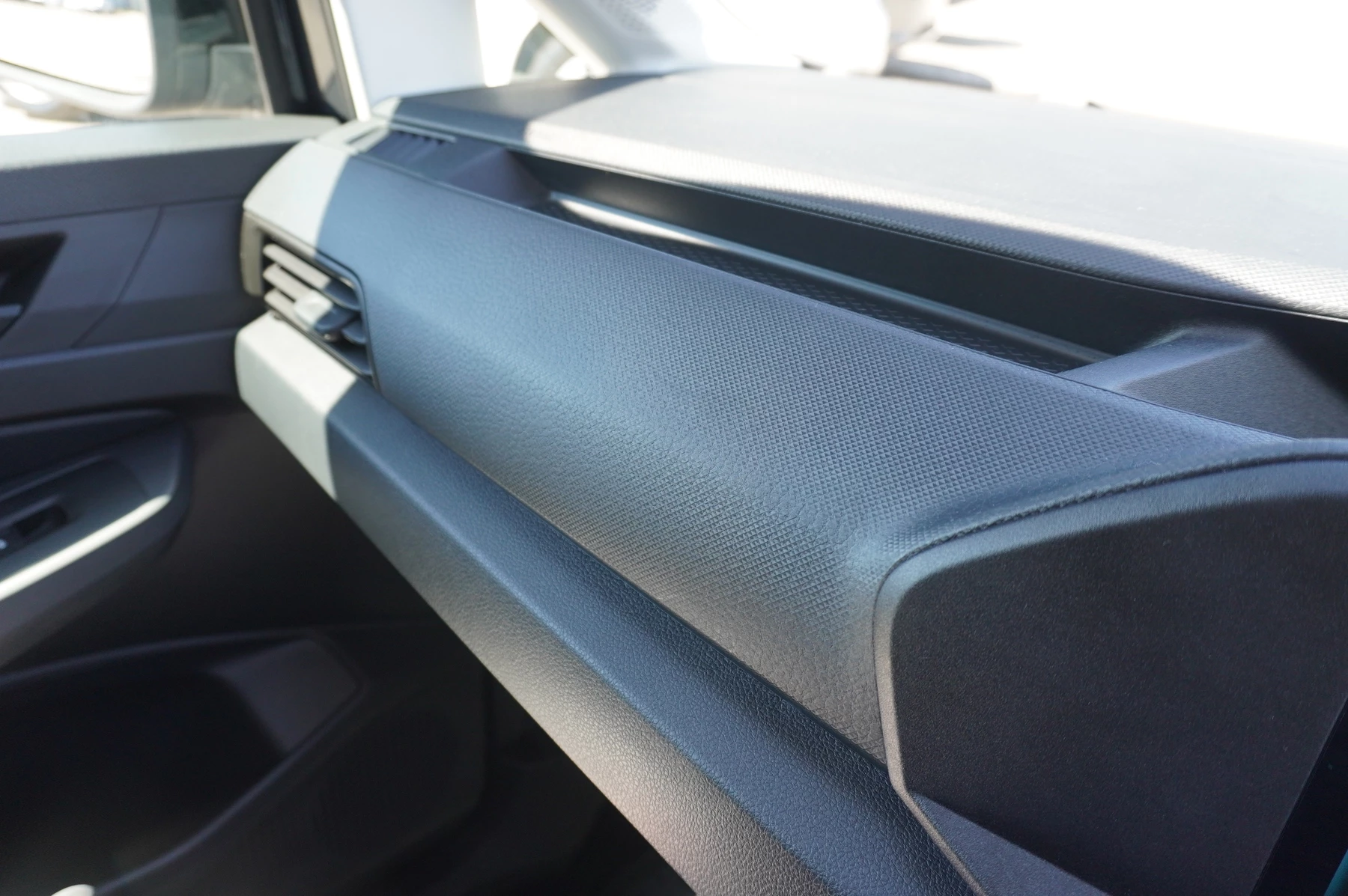 Volkswagen-Caddy-image-27