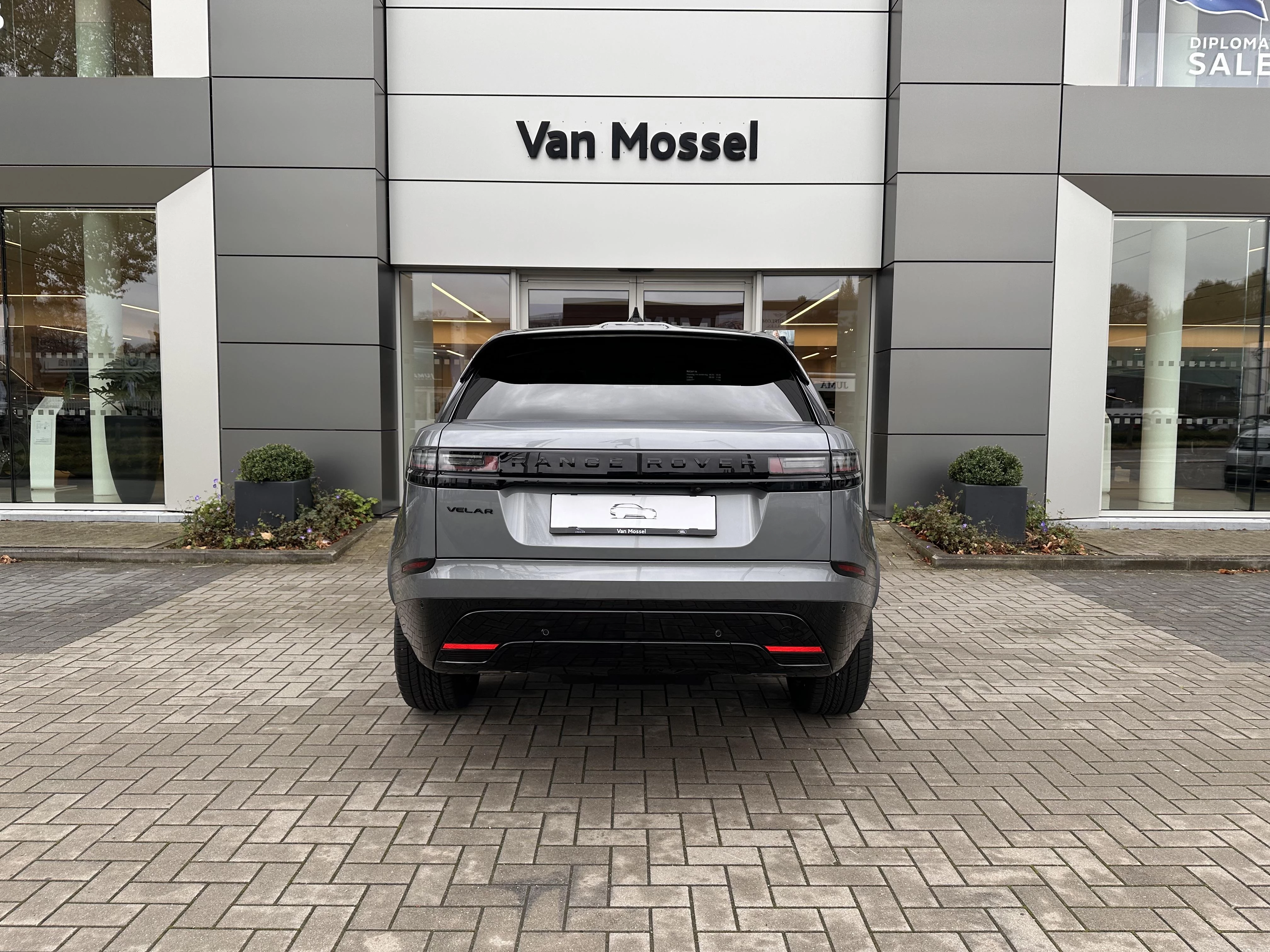 Land Rover-Range Rover Velar-image-2