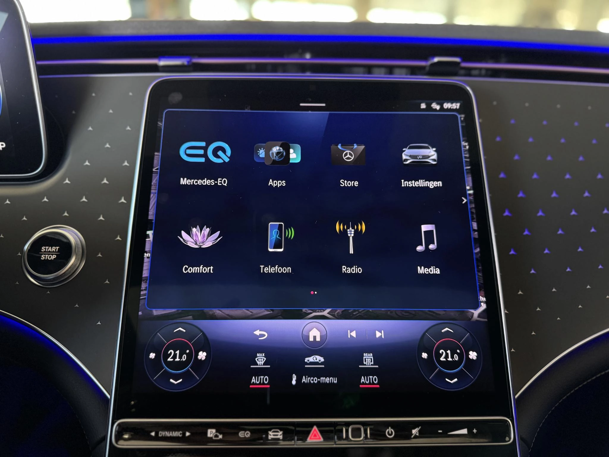Mercedes-Benz-EQS-image-29