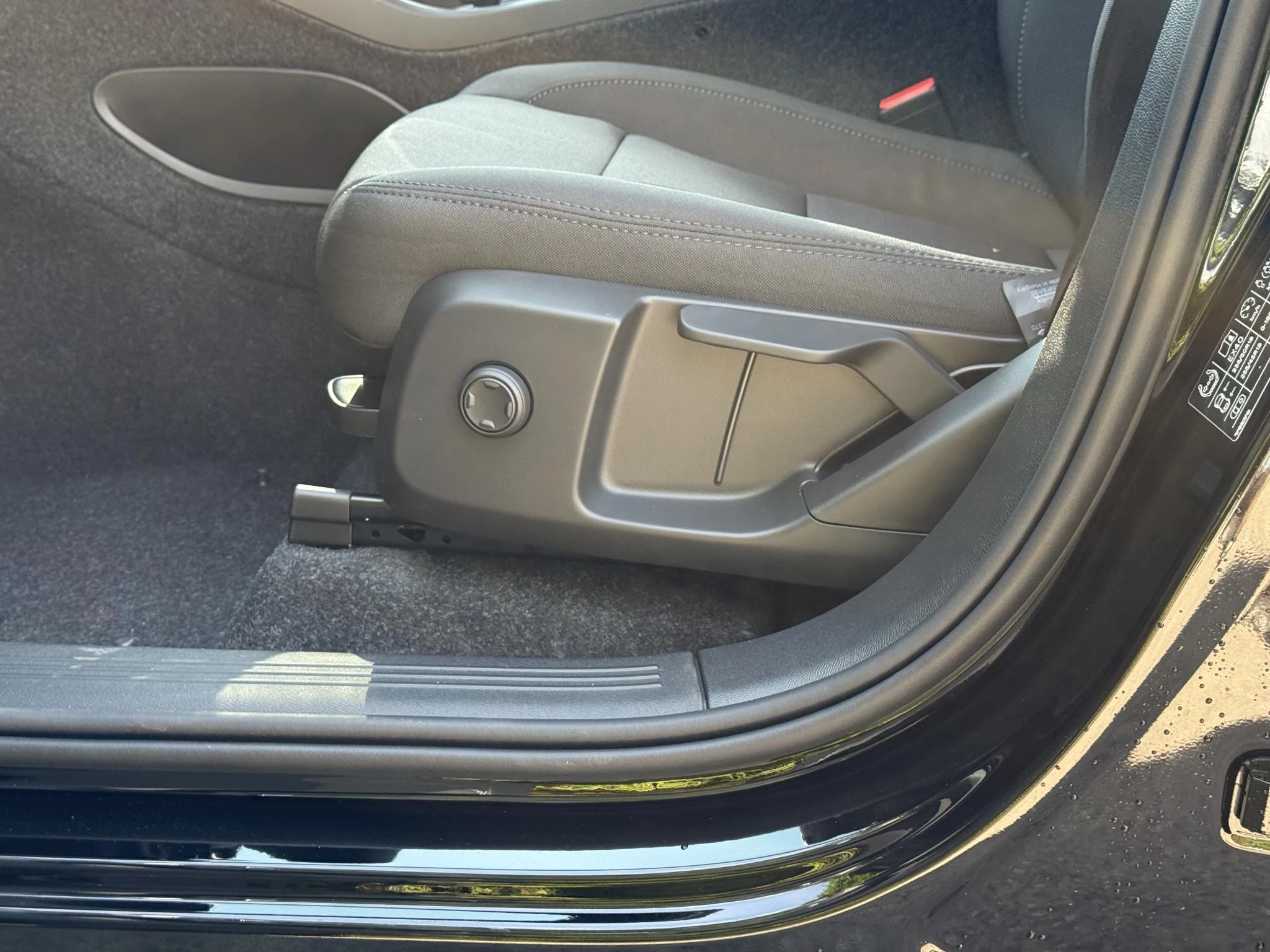 Volvo-EX40-image-12