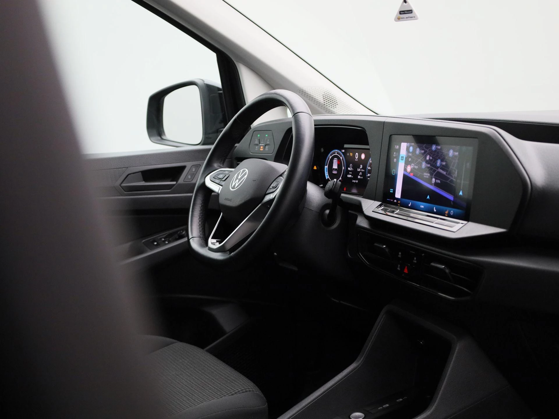 Volkswagen-Caddy-image-6