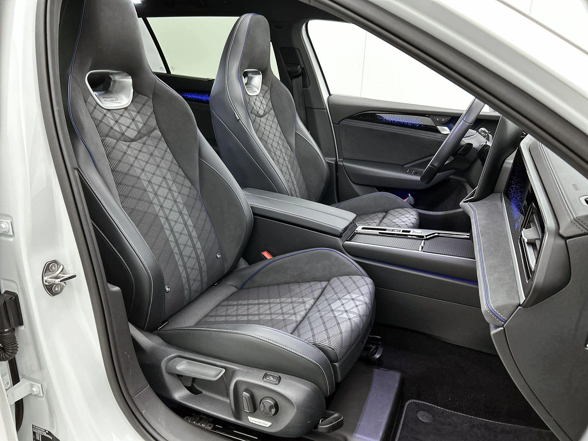 Volkswagen-Passat-image-46