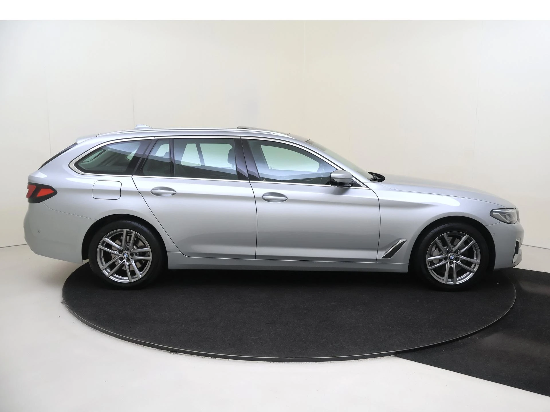 BMW-5 Serie-image-8