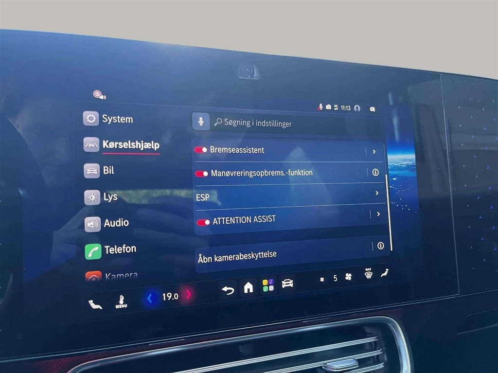 Mercedes-Benz-CLA-image-17