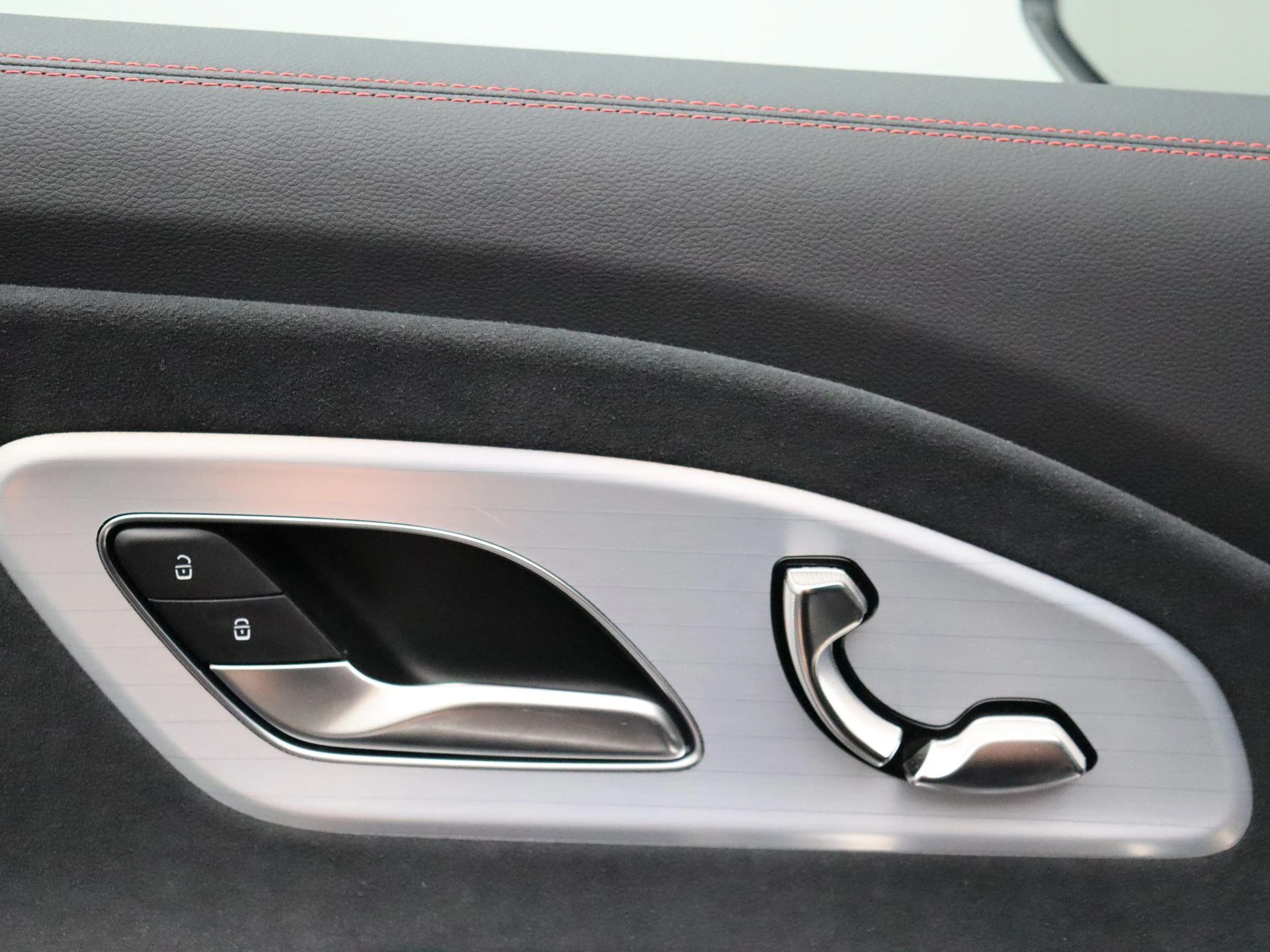 Mercedes-Benz-CLA-image-8