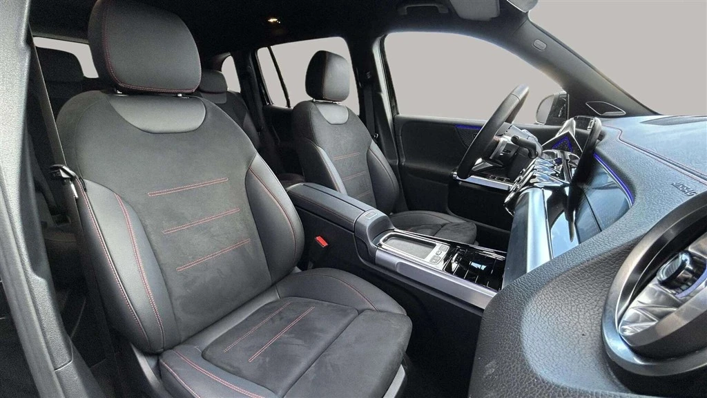 Mercedes-Benz-EQB-image-19