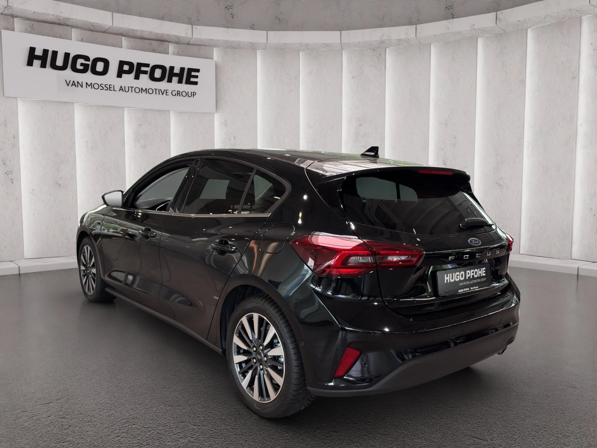 Ford Focus Titanium X Limousine Automatik & Panoramadach *HEZ Aktion*