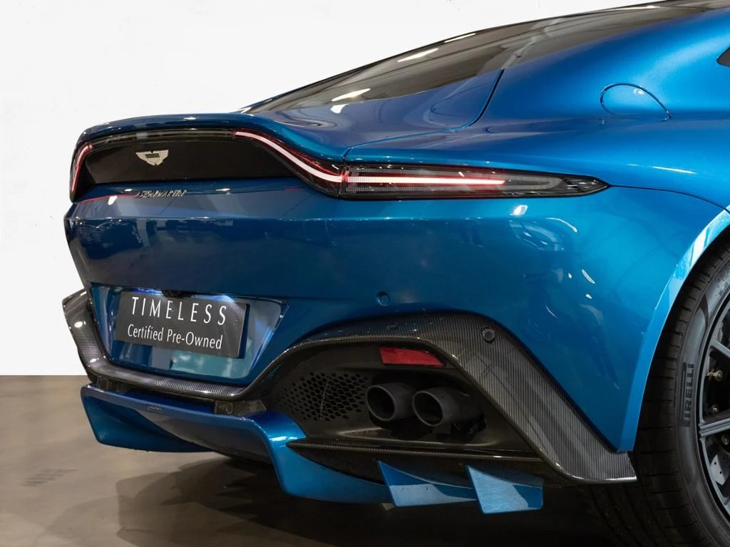 Aston Martin-V8 Vantage-image-8