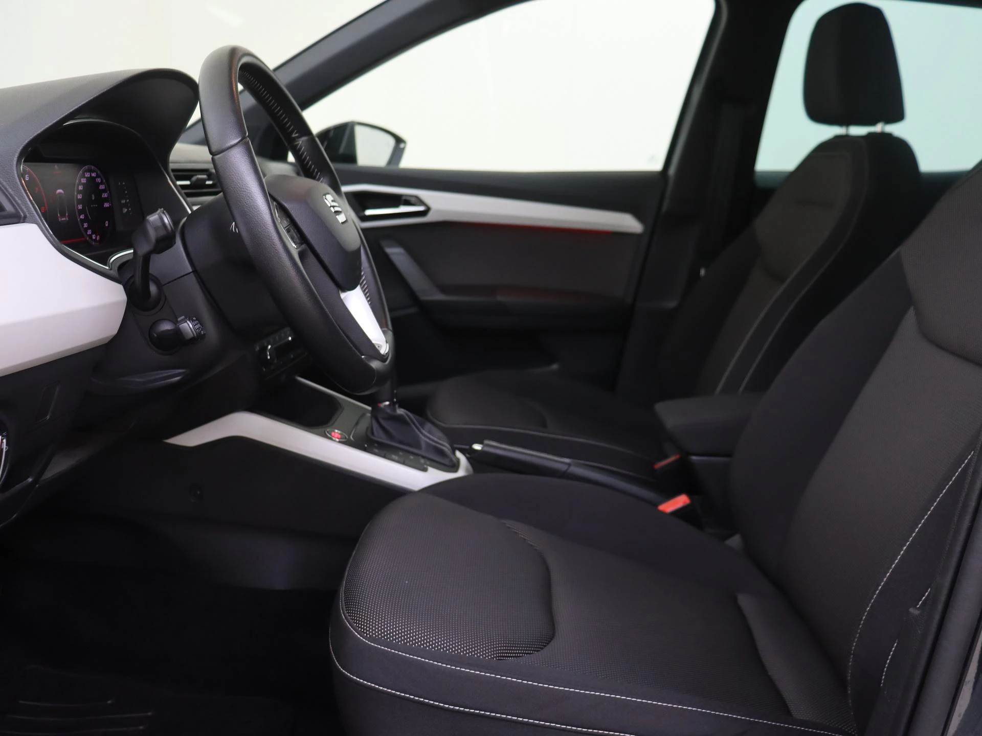 SEAT-Arona-image-14