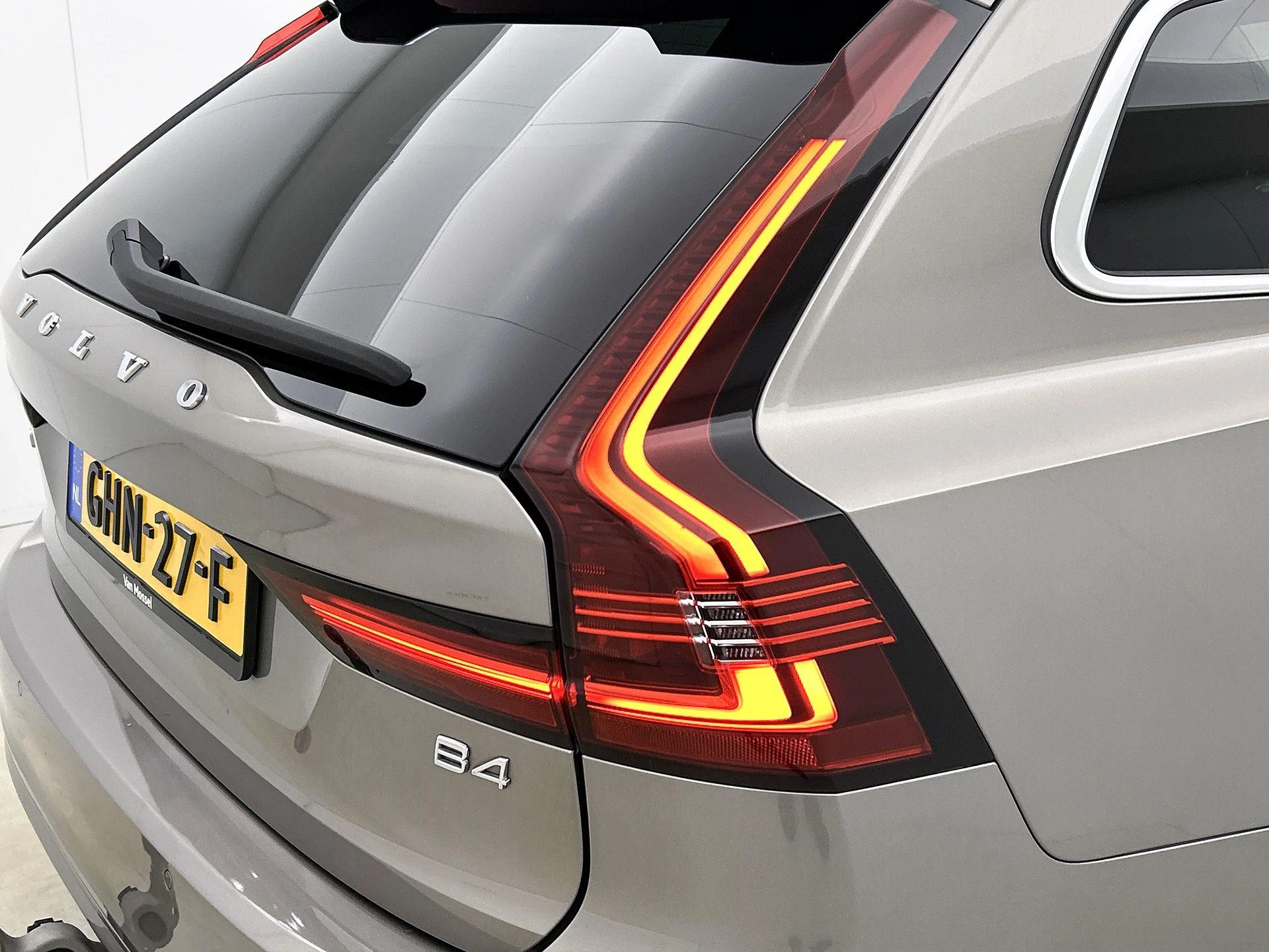 Volvo-V90-image-34