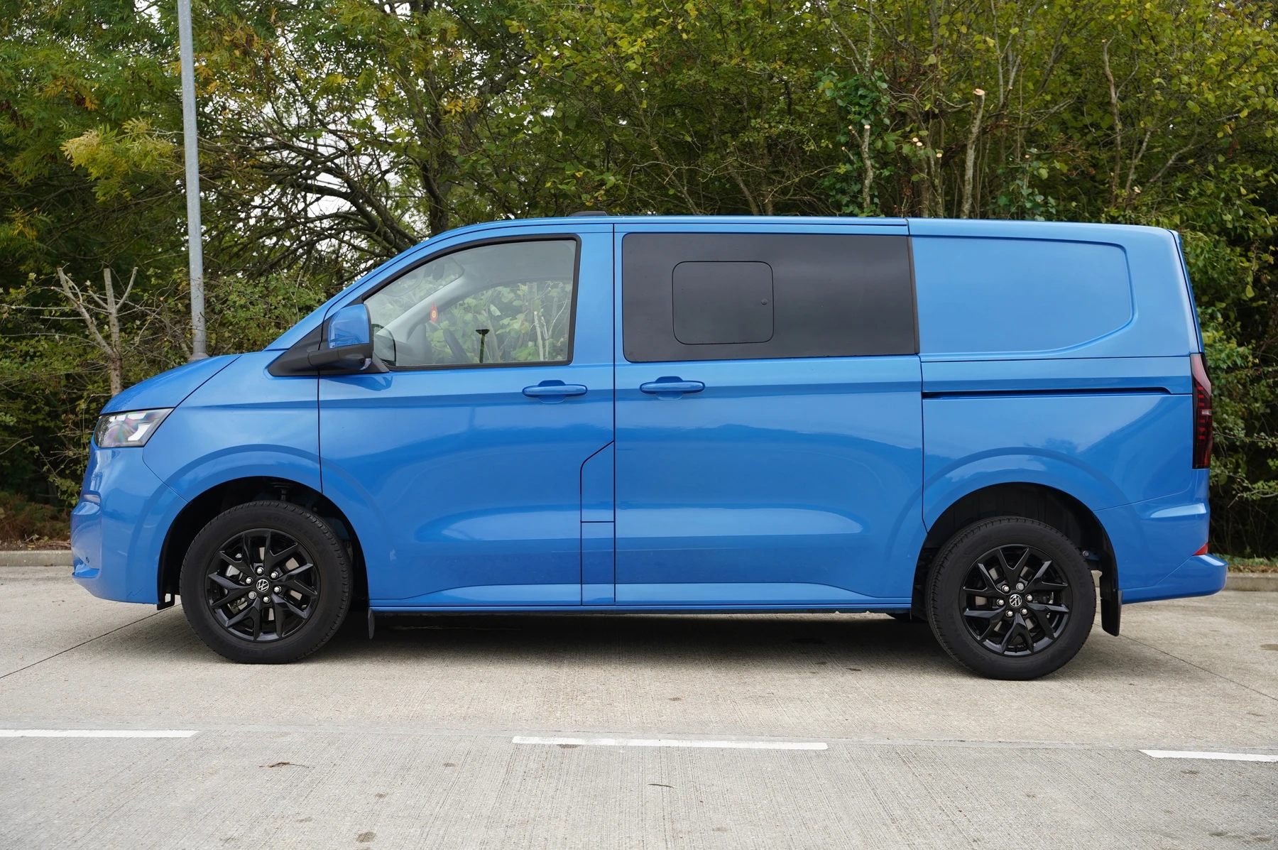 Volkswagen-Transporter-image-13