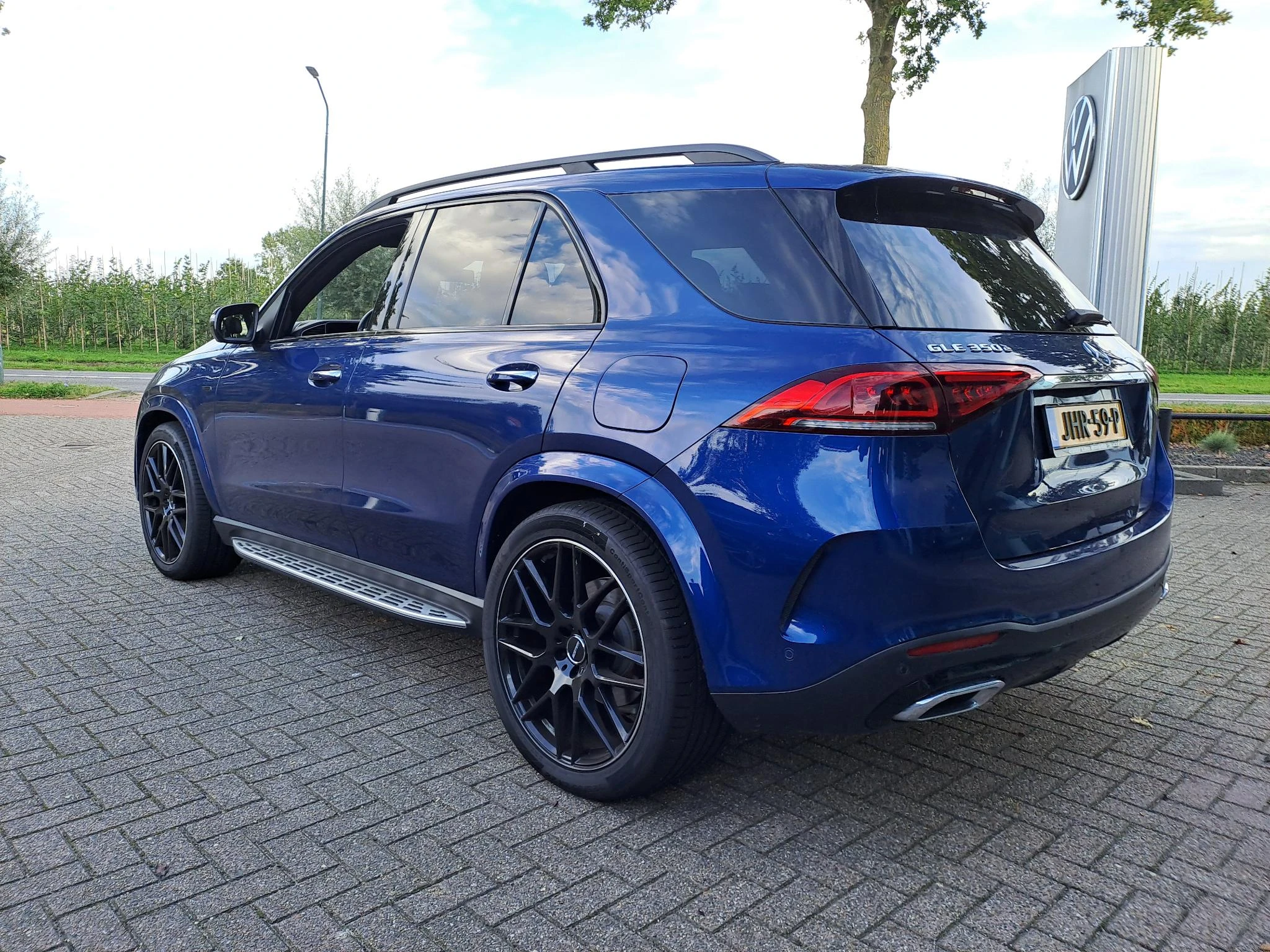 Mercedes-Benz-GLE-image-2