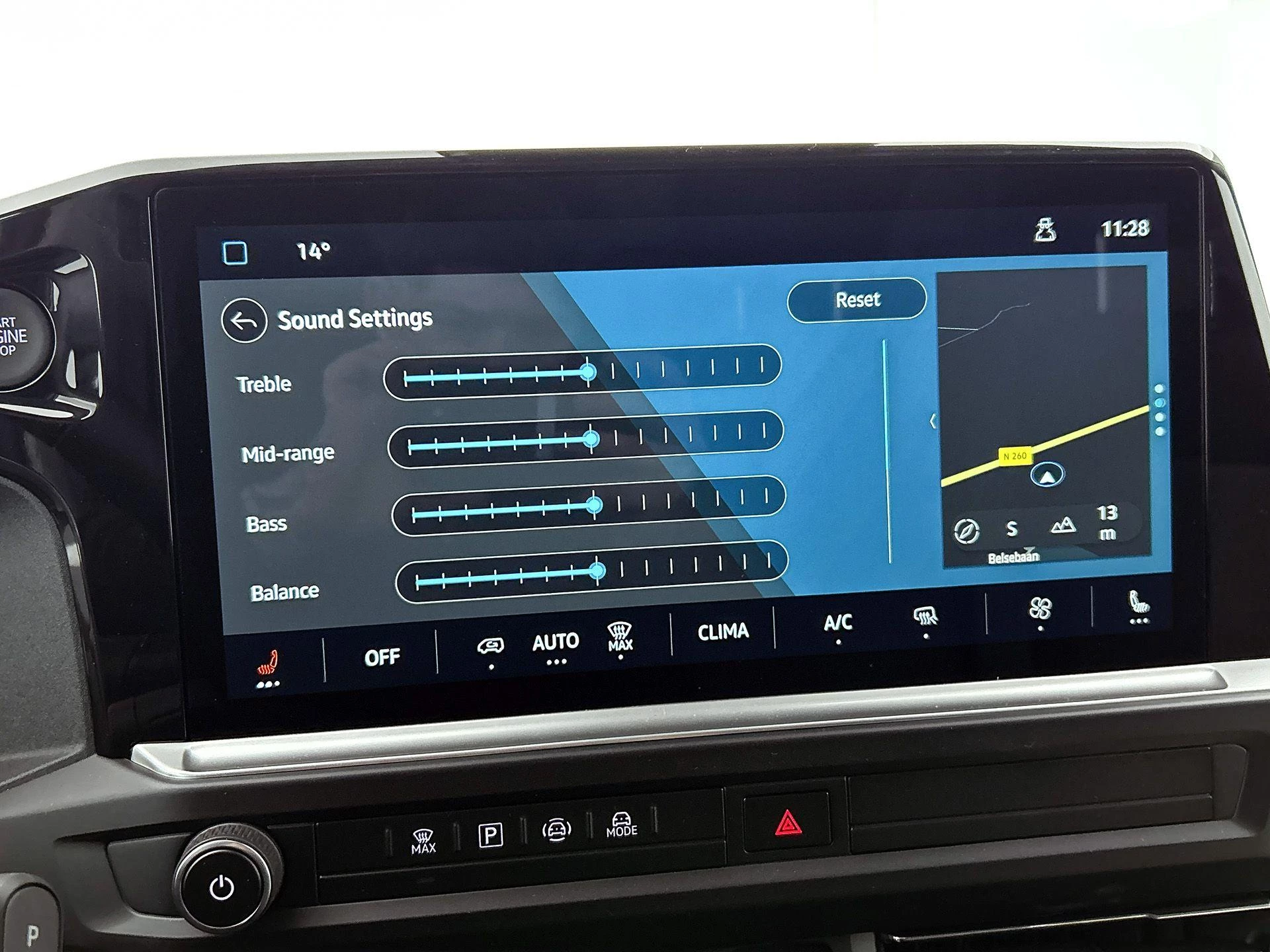 Volkswagen-e-Transporter-image-17