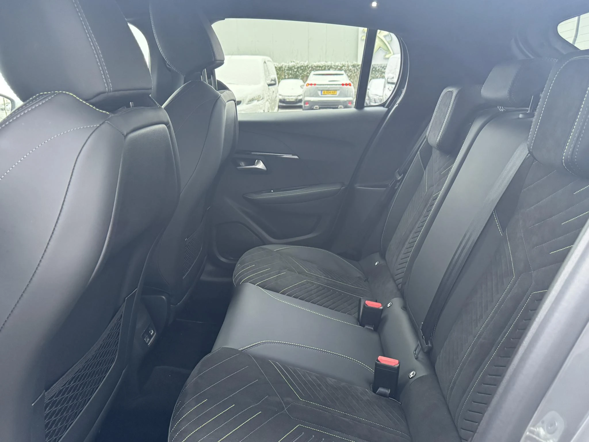 Peugeot-208-image-25