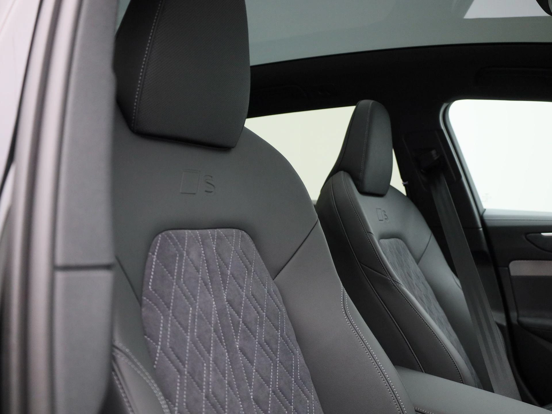 Audi A6 Avant 2.0 e-hybrid quattro S Competition 367 PK