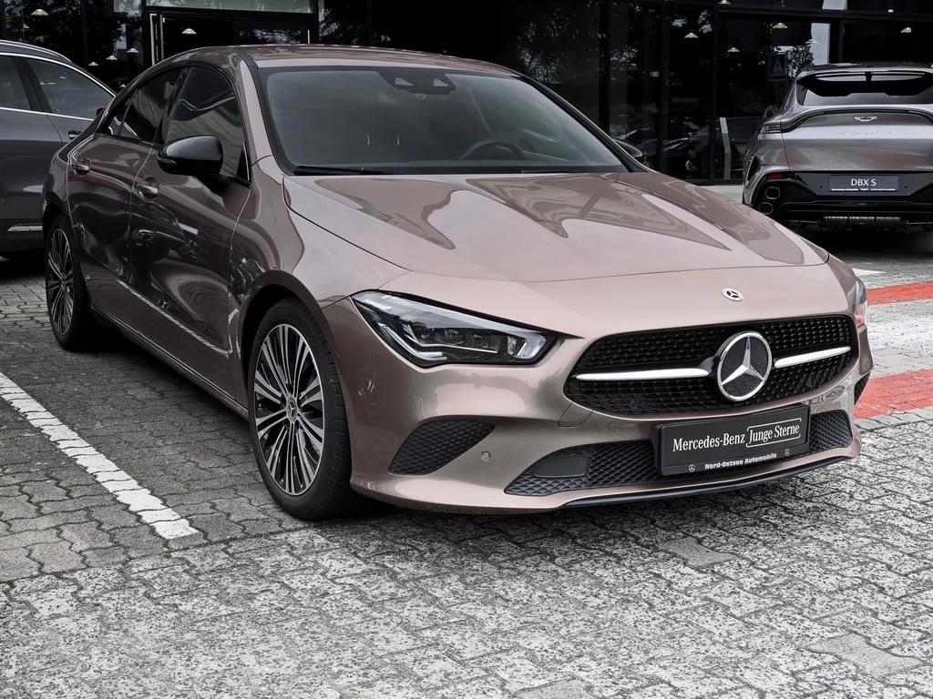 Mercedes-Benz-CLA 180-image-4